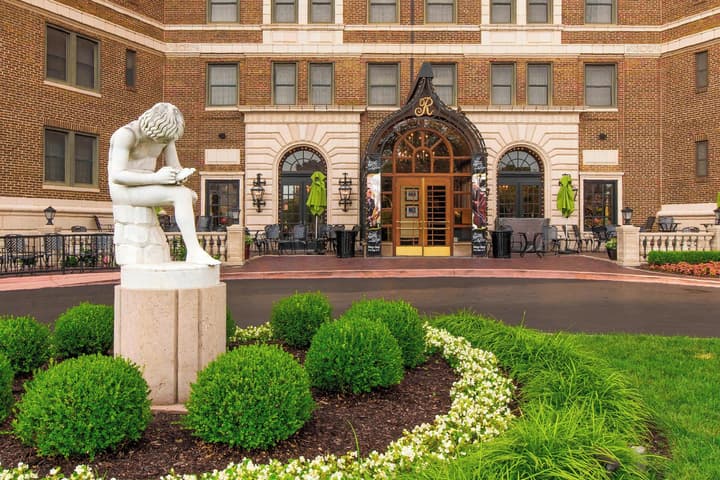 The Raphael Hotel, Autograph Collection