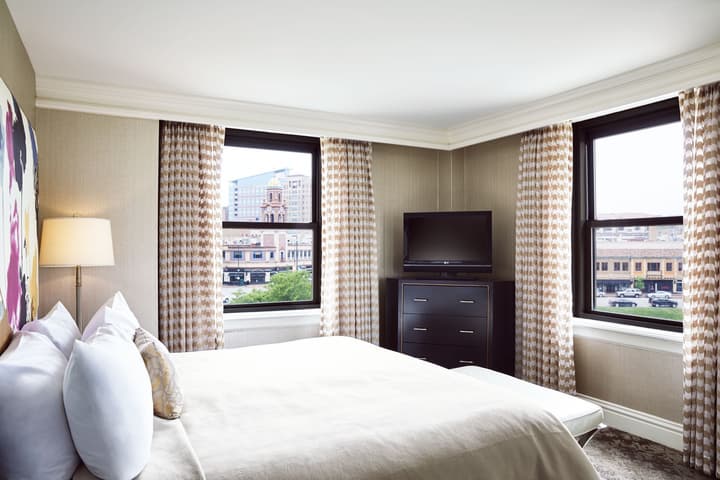 The Raphael Hotel, Autograph Collection