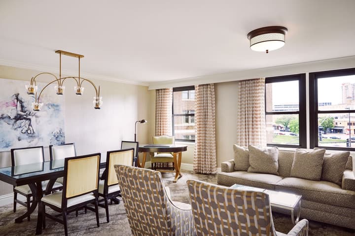 The Raphael Hotel, Autograph Collection