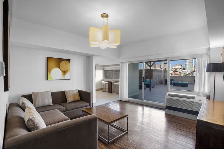 Holiday Inn Golden Gateway by IHG