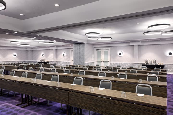 YOTEL Washington DC, Select by Hilton