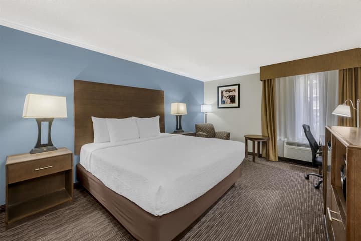 Best Western Airport Albuquerque InnSuites Hotel & Suites