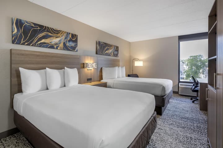 SureStay Plus Hotel by Best Western Chicago Lombard
