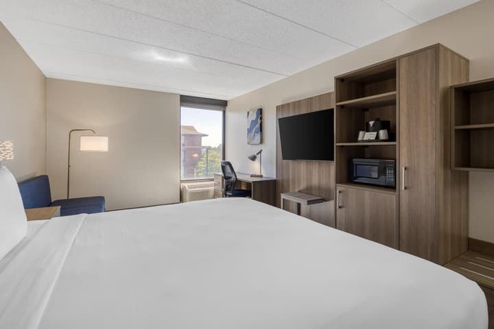 SureStay Plus Hotel by Best Western Chicago Lombard