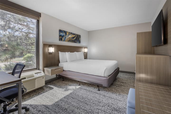 SureStay Plus Hotel by Best Western Chicago Lombard