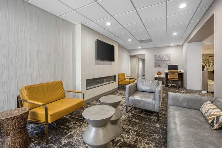 SureStay Plus Hotel by Best Western Chicago Lombard
