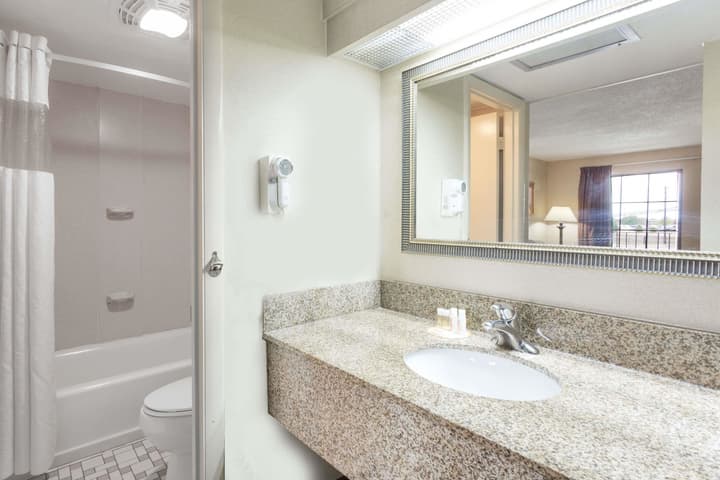 Days Inn by Wyndham Camp Springs/Andrews AFB DC Area