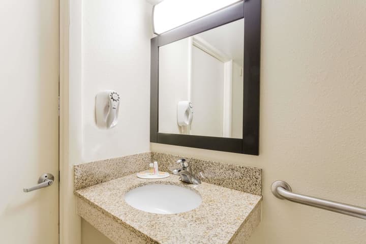 Days Inn by Wyndham Camp Springs/Andrews AFB DC Area