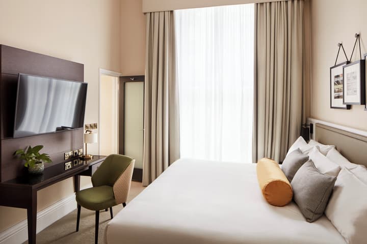The Clermont London, Victoria