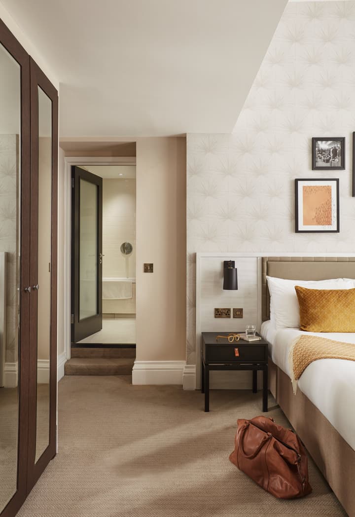 The Clermont London, Victoria