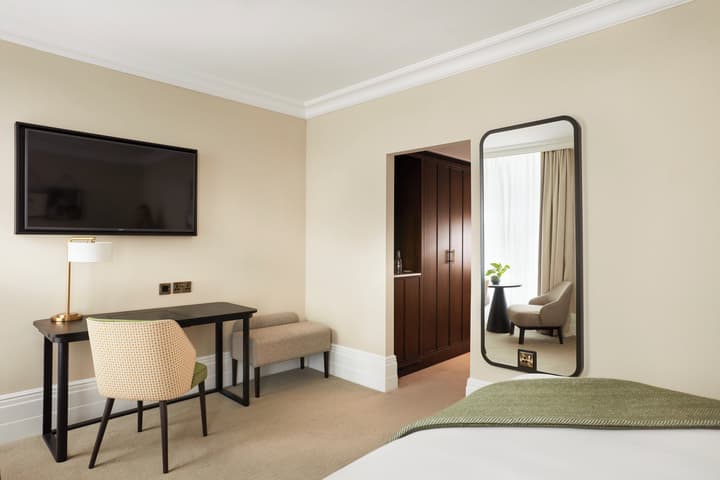 The Clermont London, Victoria