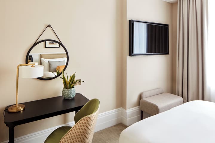 The Clermont London, Victoria
