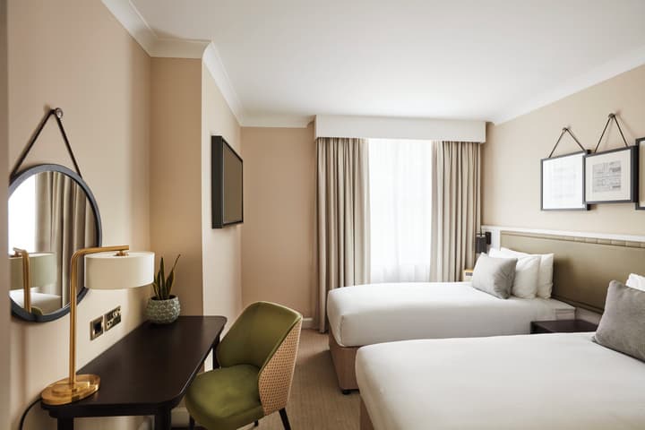 The Clermont London, Victoria