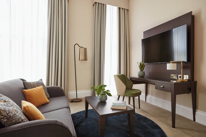 The Clermont London, Victoria
