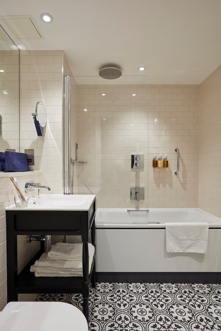 The Clermont London, Victoria