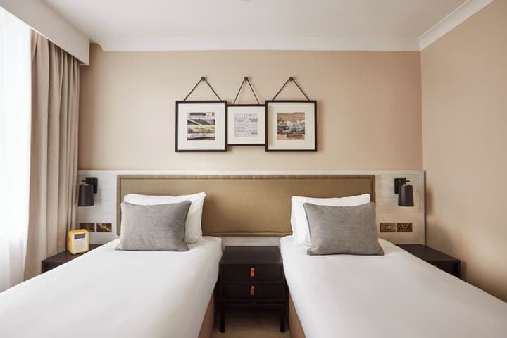 The Clermont London, Victoria