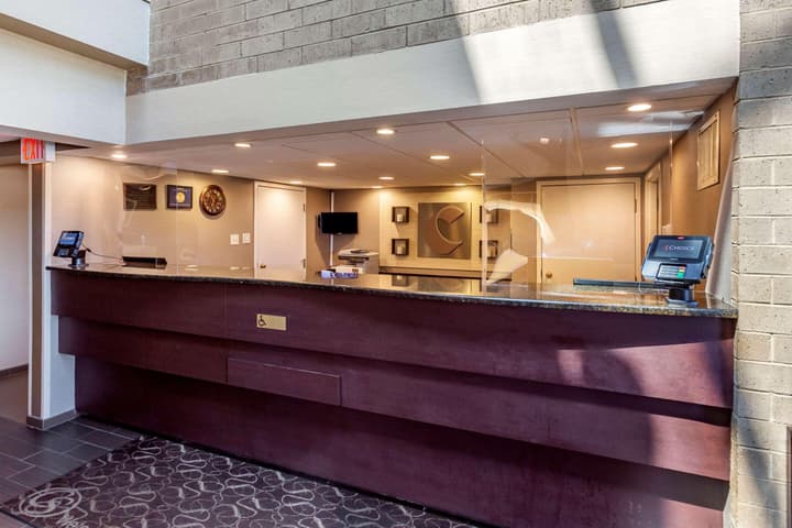 Comfort Suites Oakbrook Terrace near Oakbrook Center