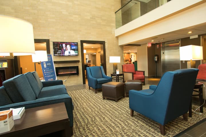 Comfort Suites Oakbrook Terrace near Oakbrook Center