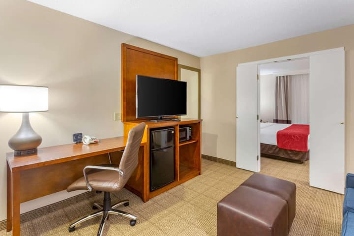 Comfort Suites Oakbrook Terrace near Oakbrook Center
