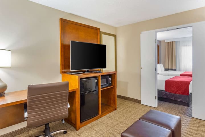 Comfort Suites Oakbrook Terrace near Oakbrook Center