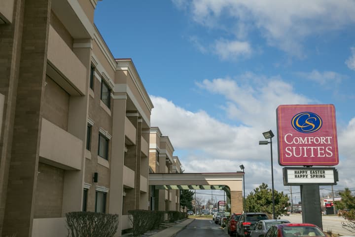 Comfort Suites Oakbrook Terrace near Oakbrook Center