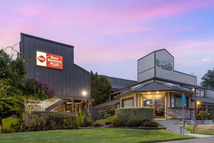 Best Western Plus Inn At The Vines