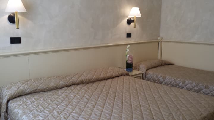 Carlton Capri Hotel