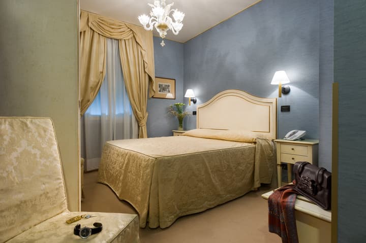 Carlton Capri Hotel