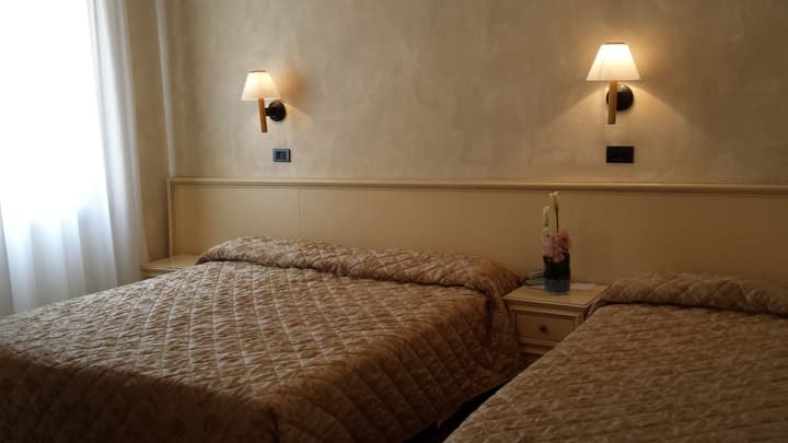Carlton Capri Hotel