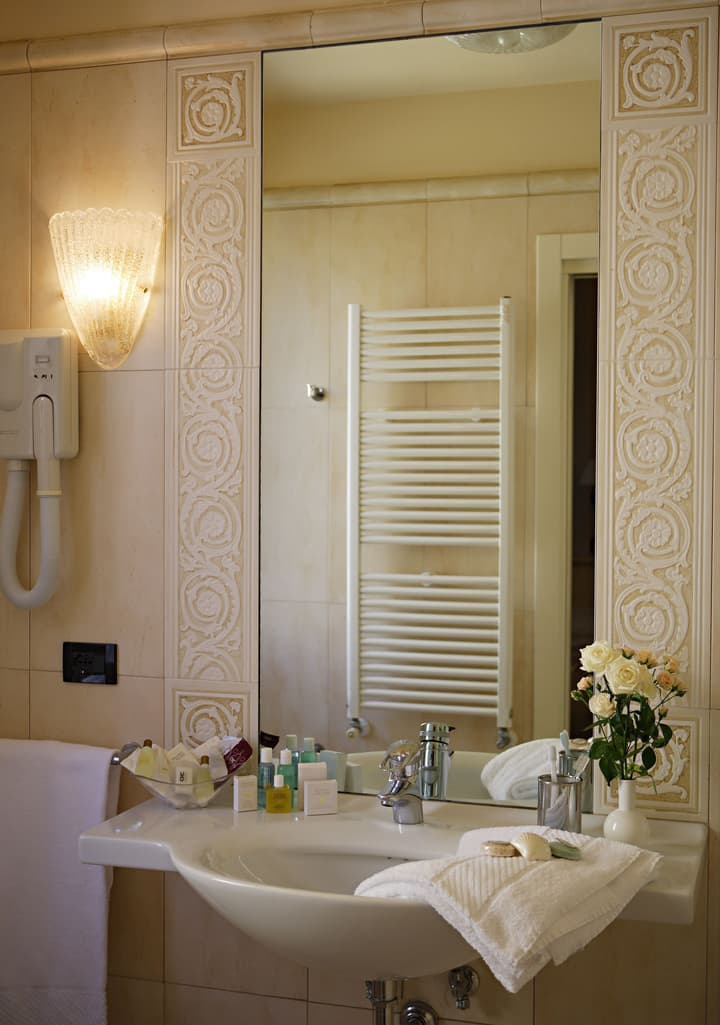 Carlton Capri Hotel