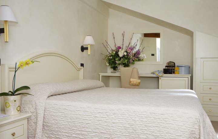 Carlton Capri Hotel