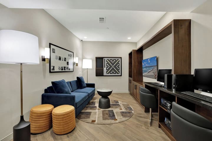 Best Western Plus Sunset Plaza Hotel