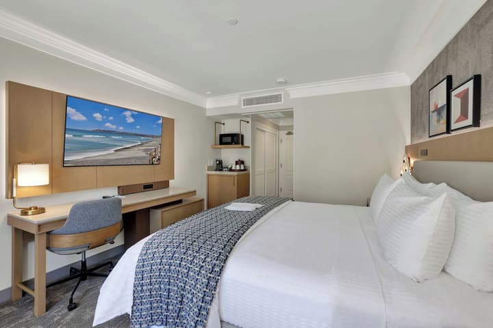 Best Western Plus Sunset Plaza Hotel