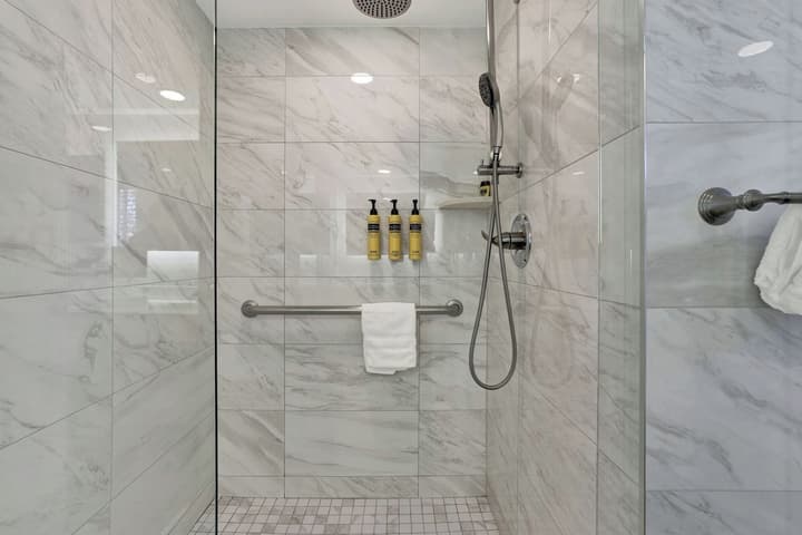 Best Western Plus Sunset Plaza Hotel