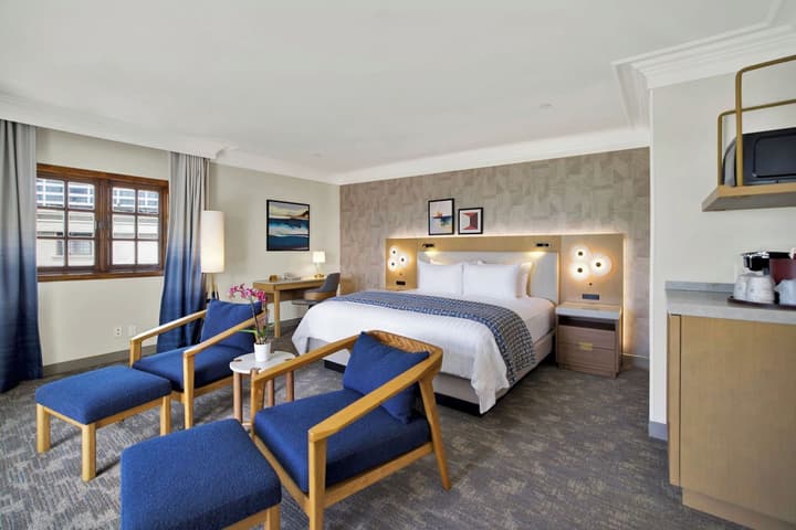 Best Western Plus Sunset Plaza Hotel