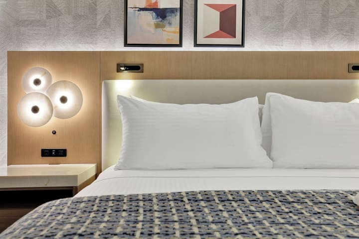 Best Western Plus Sunset Plaza Hotel