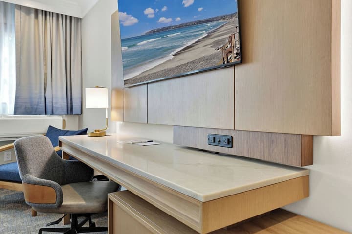 Best Western Plus Sunset Plaza Hotel