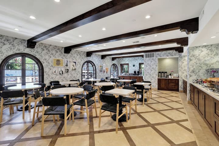 Best Western Plus Sunset Plaza Hotel