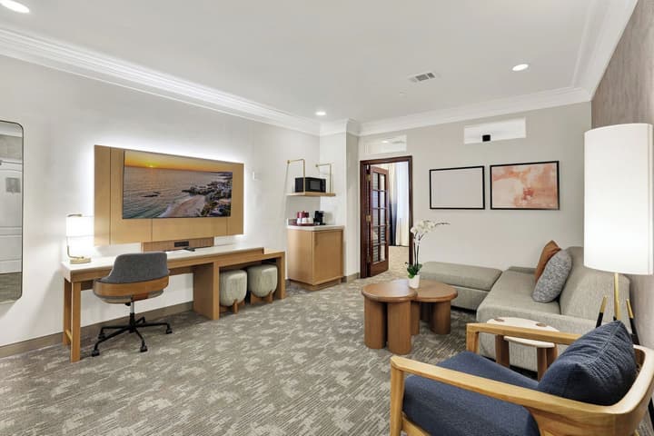 Best Western Plus Sunset Plaza Hotel