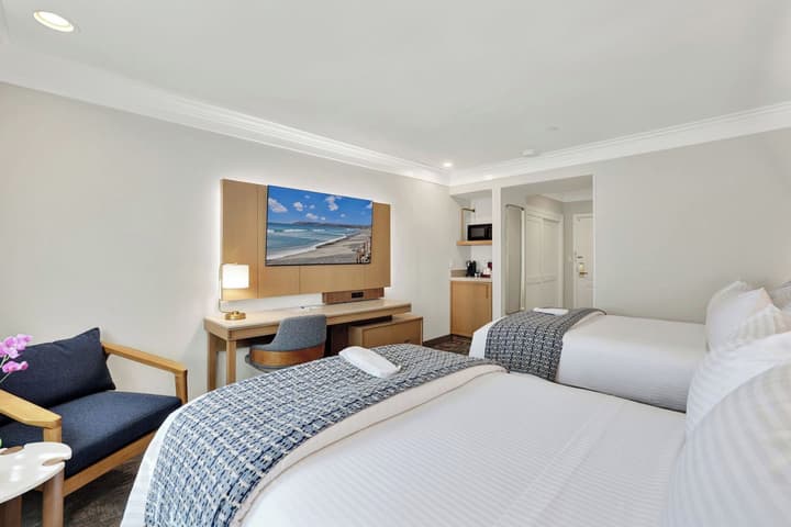 Best Western Plus Sunset Plaza Hotel