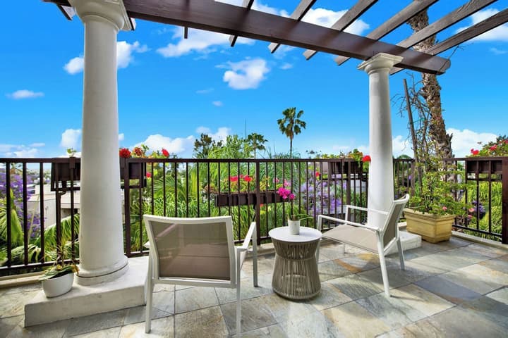 Best Western Plus Sunset Plaza Hotel
