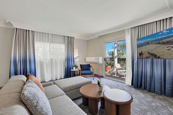 Best Western Plus Sunset Plaza Hotel