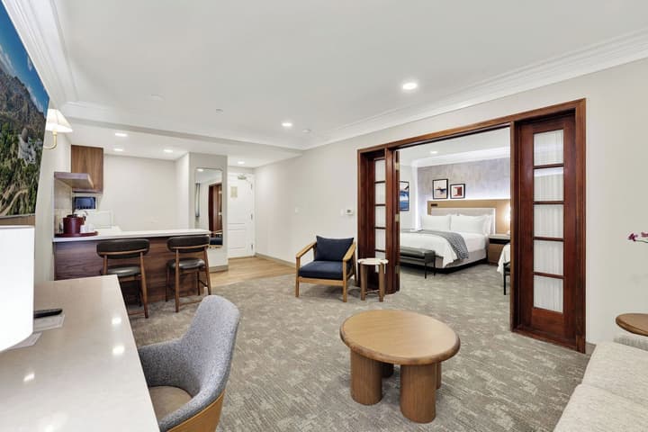 Best Western Plus Sunset Plaza Hotel