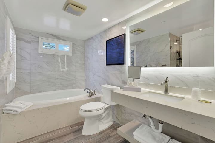 Best Western Plus Sunset Plaza Hotel