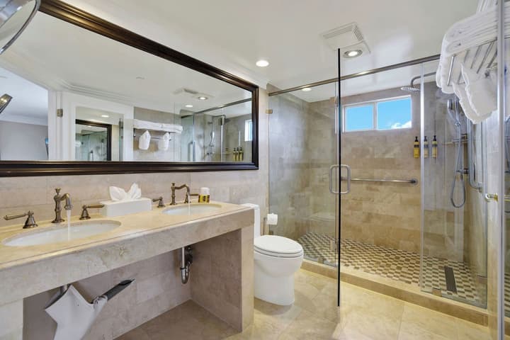 Best Western Plus Sunset Plaza Hotel