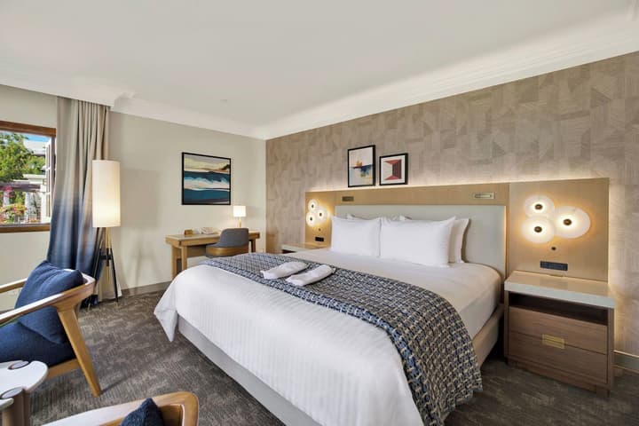 Best Western Plus Sunset Plaza Hotel