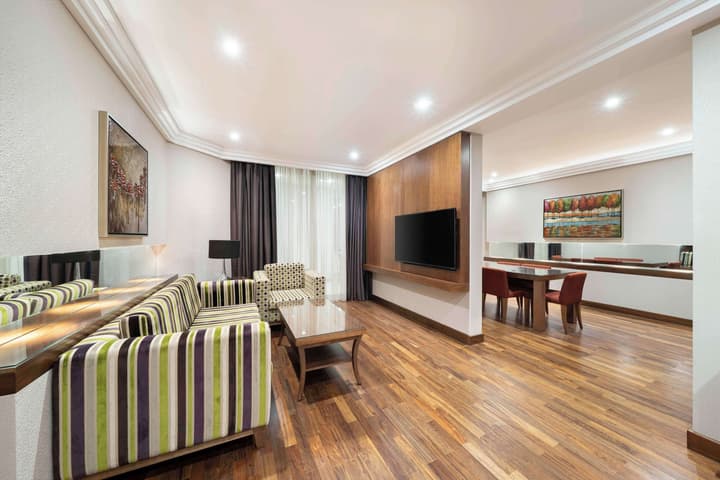 Radisson Blu Hotel and Convention Centre, Riyadh Minhal