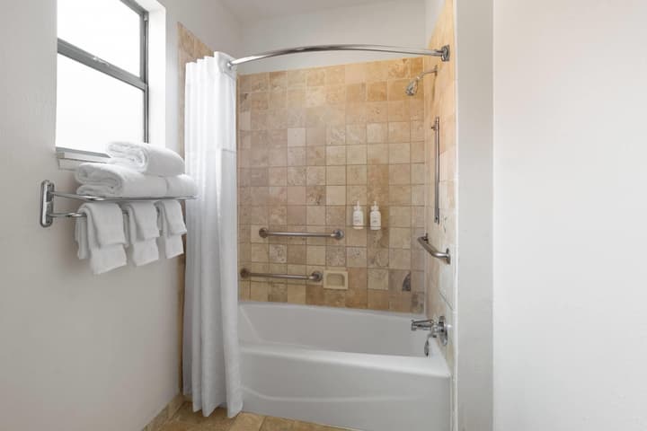 Ramada Suites by Wyndham San Diego/Hotel Circle Area