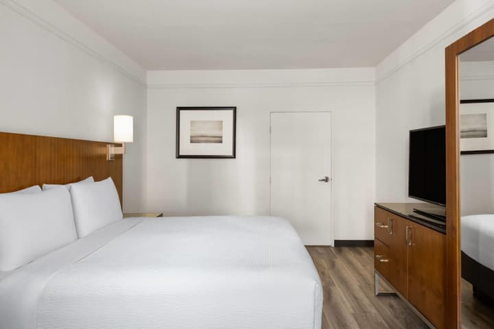 Ramada Suites by Wyndham San Diego/Hotel Circle Area