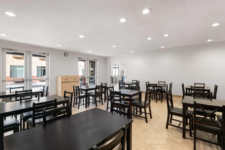 Ramada Suites by Wyndham San Diego/Hotel Circle Area